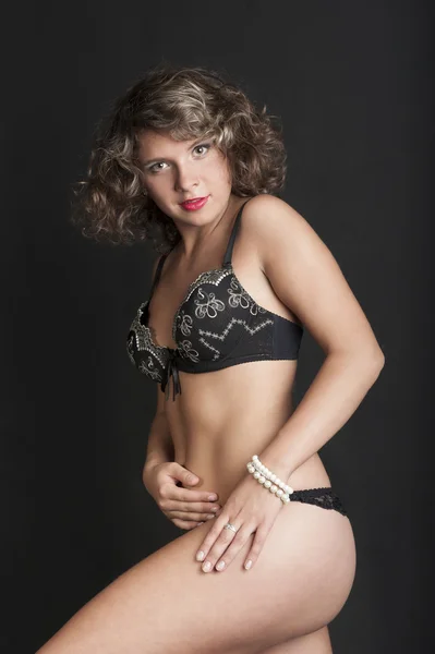 Menina encaracolado em lingerie preta — Fotografia de Stock