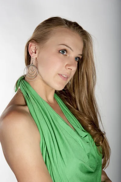 Portrét mladé atraktivní blondýnka — Stock fotografie