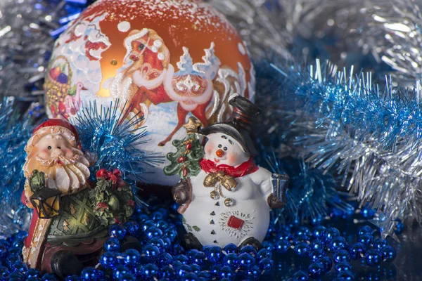 Speelgoed gnome en sneeuwpop — Stockfoto