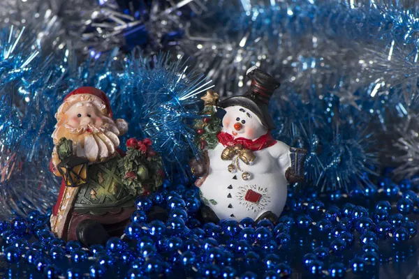 Speelgoed gnome en sneeuwpop — Stockfoto