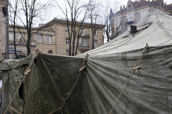 Military tents along Khreschatyk Street in Kiev — Stock Photo, Image