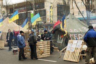khreschatyk Kiev'de sokak boyunca askeri çadırlar