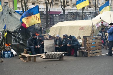 khreschatyk Kiev'de sokak boyunca askeri çadırlar