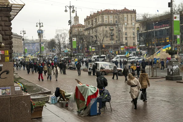 Military tents along Khreschatyk Street in Kiev — Stock Photo, Image