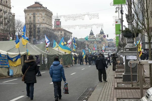 Militärtält längs khreschatyk street i kiev — Stockfoto