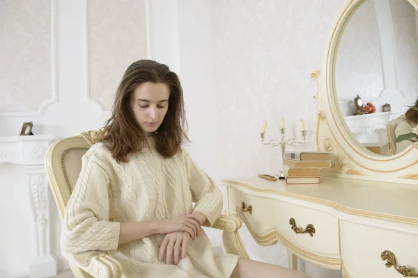 Portrait of a young woman at the mirror — Stock Photo, Image