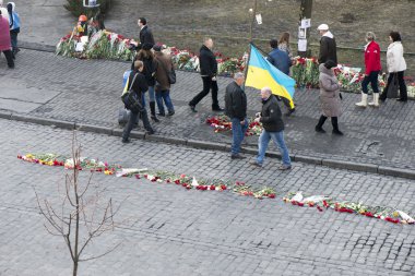 kiev barikatlar üzerinde çiçekler