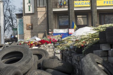 kiev barikatlar üzerinde çiçekler