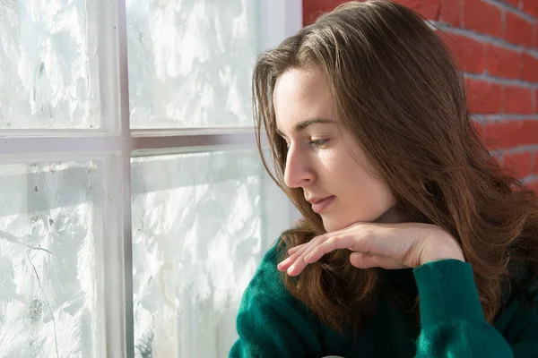 Portrait d'une jeune femme attirante — Photo