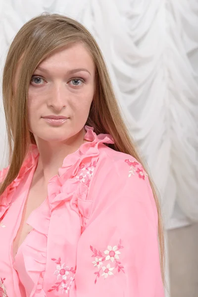 Portrait of a young woman — Stock Photo, Image