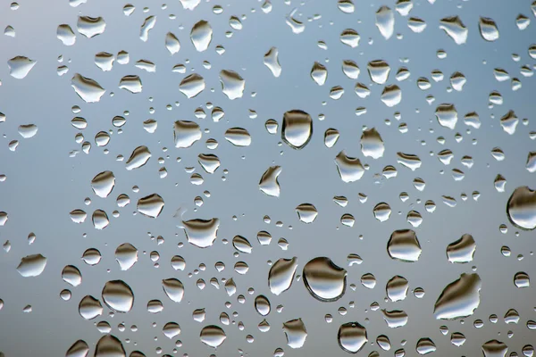 Camdaki yağmur damlaları — Stok fotoğraf