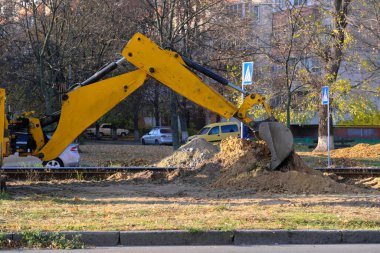 Kiev 'deki eski tramvay raylarının değiştirilmesi Ekim 2021' de yeni raylar döşenmesi için hazırlık