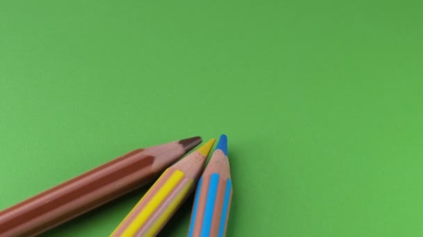 Crayons Couleur Rassemblent Lentement Dans Cercle Avec Des Extrémités Aiguisées — Video