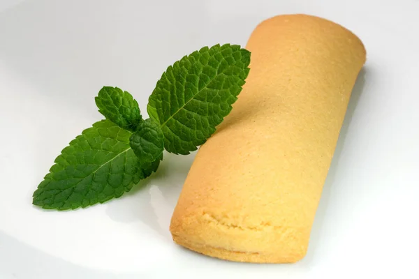 Mint Langwerpig Zoet Dessert Koekjes Een Witte Spiegel Achtergrond — Stockfoto