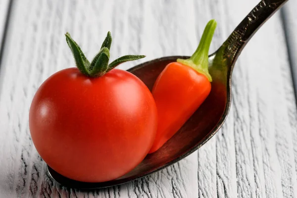 Small Red Ripe Tomato Red Hot Pepper Teaspoon Light Wooden — ストック写真