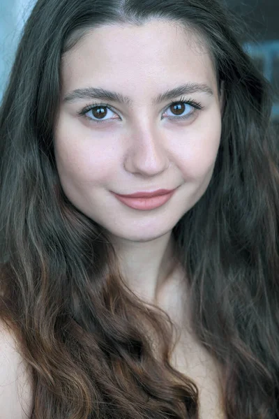 Close Portrait Beautiful Young Girl Long Curly Hair — Stock Photo, Image