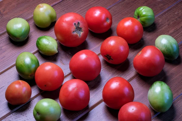 색익은 토마토와 종류의 토마토가 있습니다 — 스톡 사진