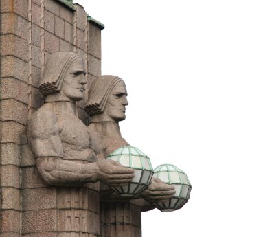 Helsinki tren istasyonunda heykeller.