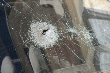 kırık cam.