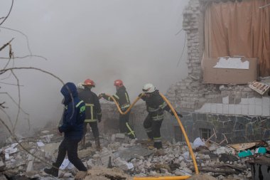 ZHYTOMYR, UKRAINE - 4 Mart 2022: Rusya 'nın Ukrayna' ya karşı savaşı. Bir Rus bombası okula isabet etti..