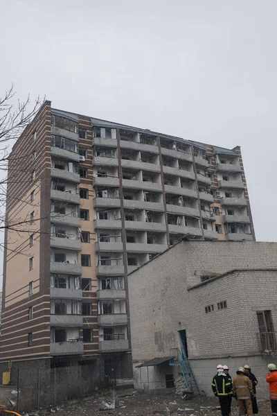 ZHYTOMYR, UKRAINE - 4 Mart 2022: Rusya 'nın Ukrayna' ya karşı savaşı. Bir Rus bombası okula isabet etti..