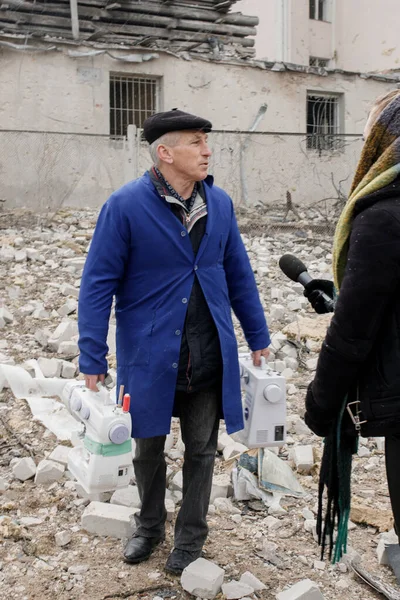 ZHYTOMYR, UKRAINE - 4 Mart 2022: Rusya 'nın Ukrayna' ya karşı savaşı. Bir Rus bombası okula isabet etti..