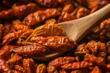 Kurutulmuş peperoncini biber. 