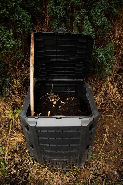 Černý Plast Komposter Koš Kuchyňské Zahradní Zbytky — Stock fotografie