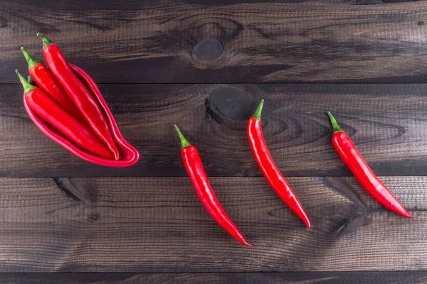 Red Hot Chili Paprika Fából Készült Asztal — Stock Fotó