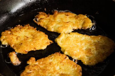 Geleneksel Polonya patatesli krep. Patates turtası, patates keki.