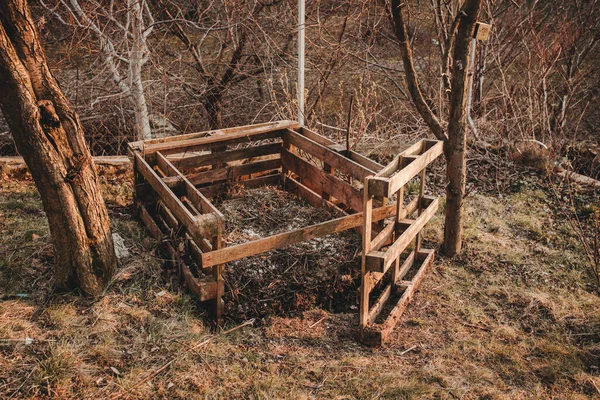 Bahçede Içi Bahçe Mutfak Artıklarıyla Dolu Avro Palet Komposteri Permakültür — Stok fotoğraf