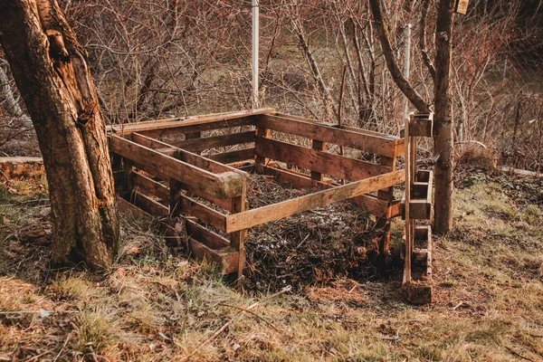 Åpen Europalletkompost Hage Med Hagerester Kjøkkenrester Inni Komposteringskonsept Permaculture – stockfoto