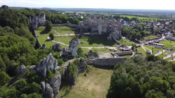 Vista Aérea Las Ruinas Del Castillo Medieval Ogrodzieniec Silesia Polonia — Vídeo de stock