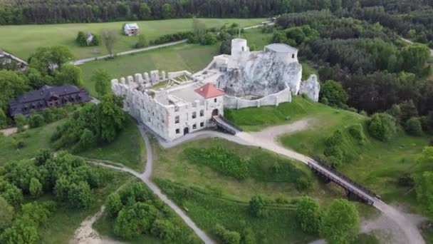 ポーランドのラプツィン城遺跡 ポーランドのジュラシック高原トレイル ドローンビュー — ストック動画