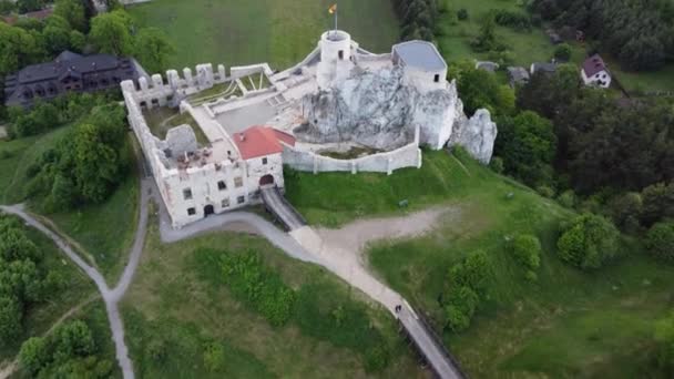 ポーランドのラプツィン城遺跡 ポーランドのジュラシック高原トレイル ドローンビュー — ストック動画
