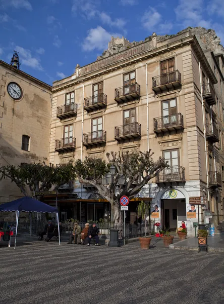 Cefalu gatubilden. — Stockfoto