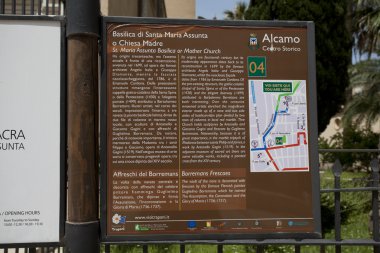 La Basilica Santa Maria Assunta bilgi işareti.