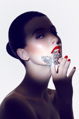 esmer kırmızı ruj