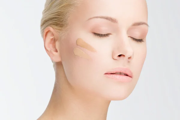 Close-up face with cosmetic foundation — Stock Photo, Image