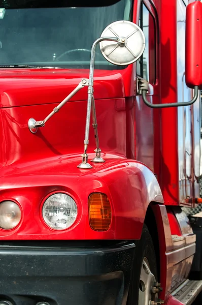 Vista da vicino di un front-end semi-camion — Foto Stock