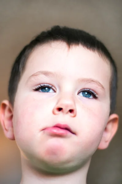 緊張の小さな男の子 — ストック写真