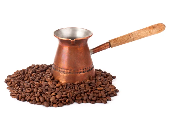 Türkische Kaffeekanne und Kaffeebohnen — Stockfoto