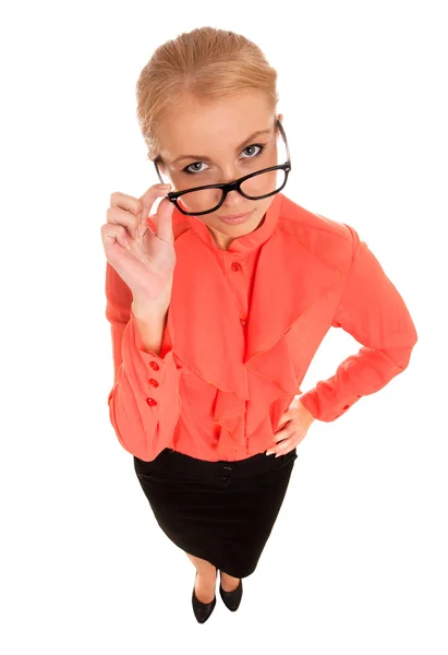 Junge Frau blickt dich über eine Brille an — Stockfoto