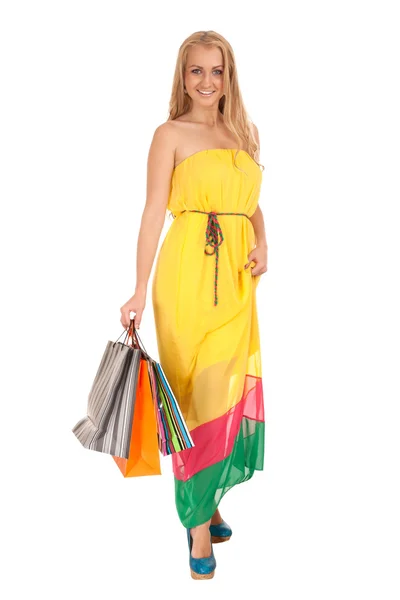 Beautiful blond woman holding shopping bags — Stockfoto