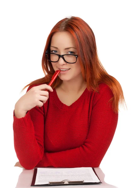 Junge Frau blickt dich über eine Brille an — Stockfoto