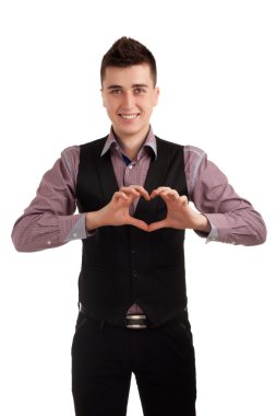 genç adamın parmakları ile kalp yapma