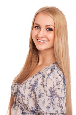 sarışın kadın gülümsüyor