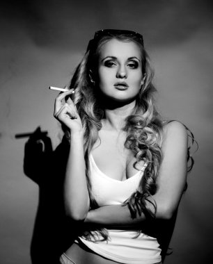 siyah beyaz kadın portresi