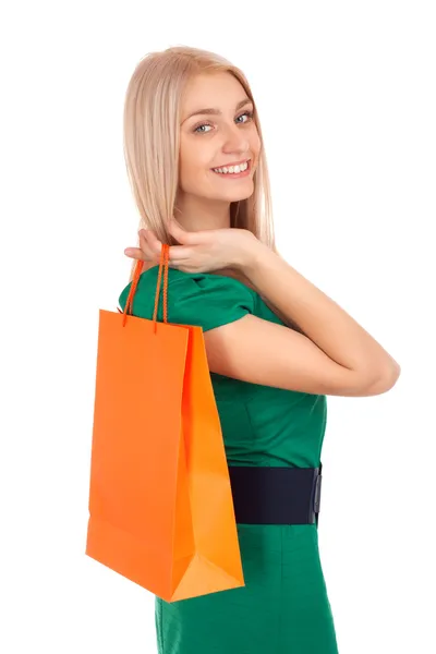 Όμορφη ξανθιά γυναίκα που κρατά την τσάντα για ψώνια — Φωτογραφία Αρχείου