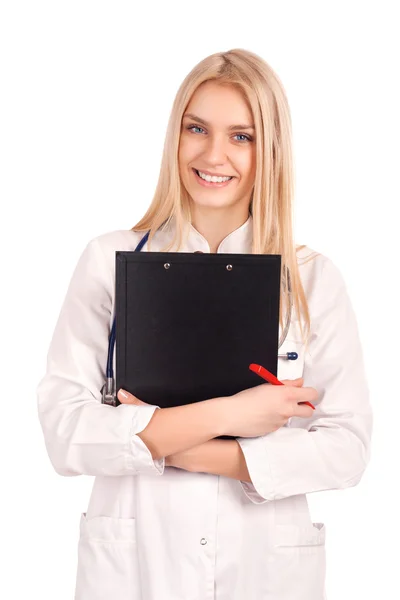 Joven médico sujetando portapapeles — Foto de Stock